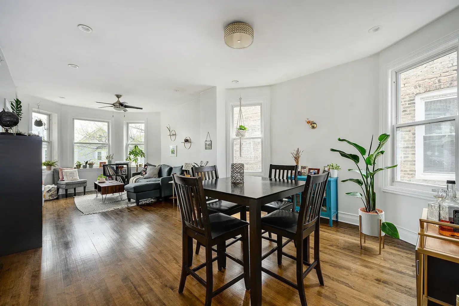 Building Photo - 3244 N Hamlin Ave