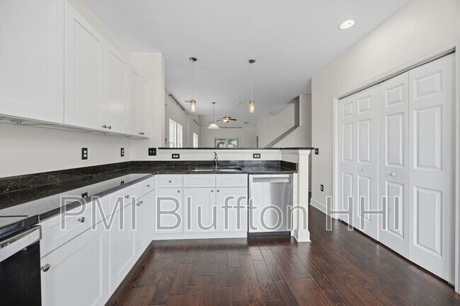Building Photo - 355 Dante Cir