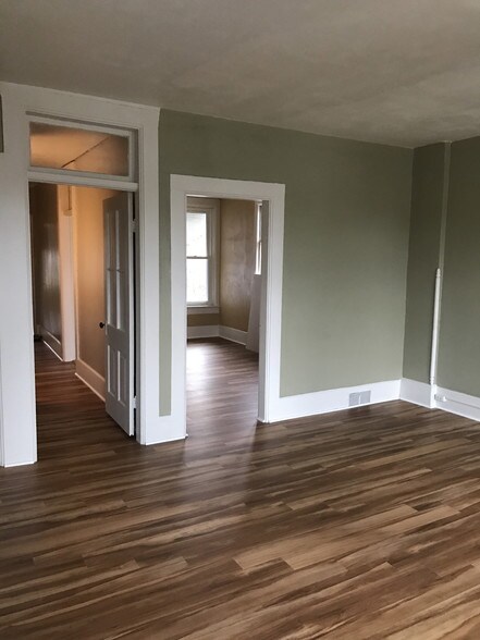 upstairs master bedroom - 2257 Jackson St