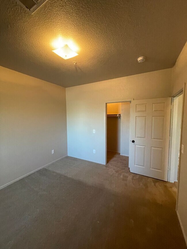 Building Photo - El Dorado Condo Available for RENT