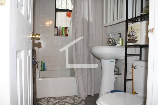 Building Photo - Great Value 4-bed, 2-bath w/ Heat/ Hot Water Included
