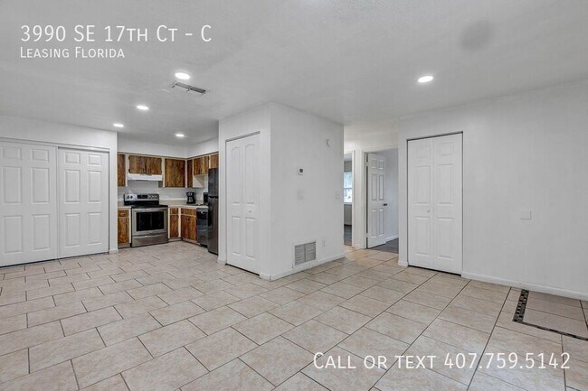 Building Photo - 3990 SE 17th Ct