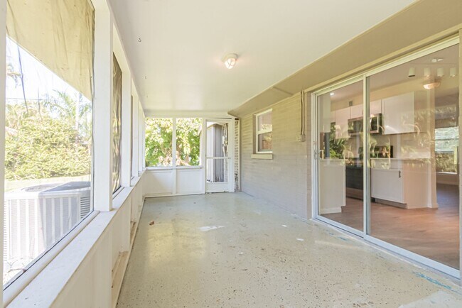 Building Photo - Annual Rental – Pet-Friendly Charming Napl...