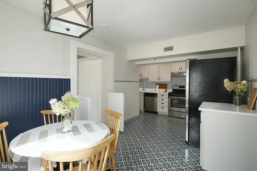 Building Photo - 7646 Ardleigh St