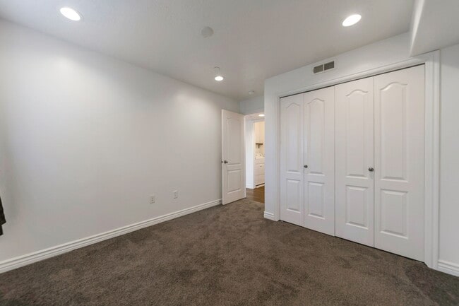 Building Photo - 3969 Romney Park Dr