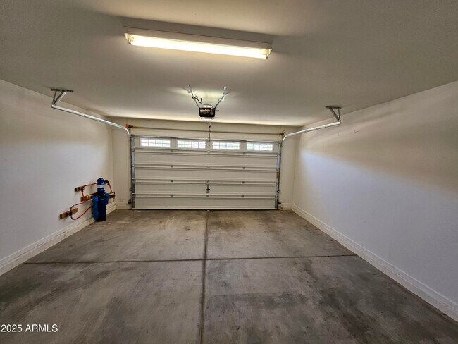 Building Photo - 40537 W Helen Ct