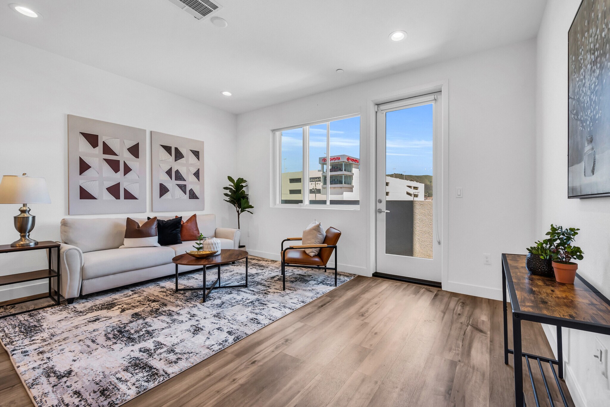 Building Photo - 107 Silang St
