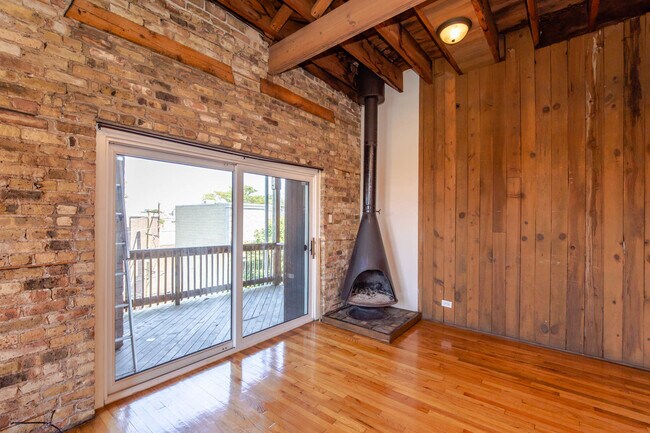 Building Photo - 1136 W Armitage Ave