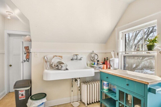 Building Photo - 1319 Rutledge St