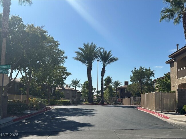 Building Photo - 3805 Ormond Beach St