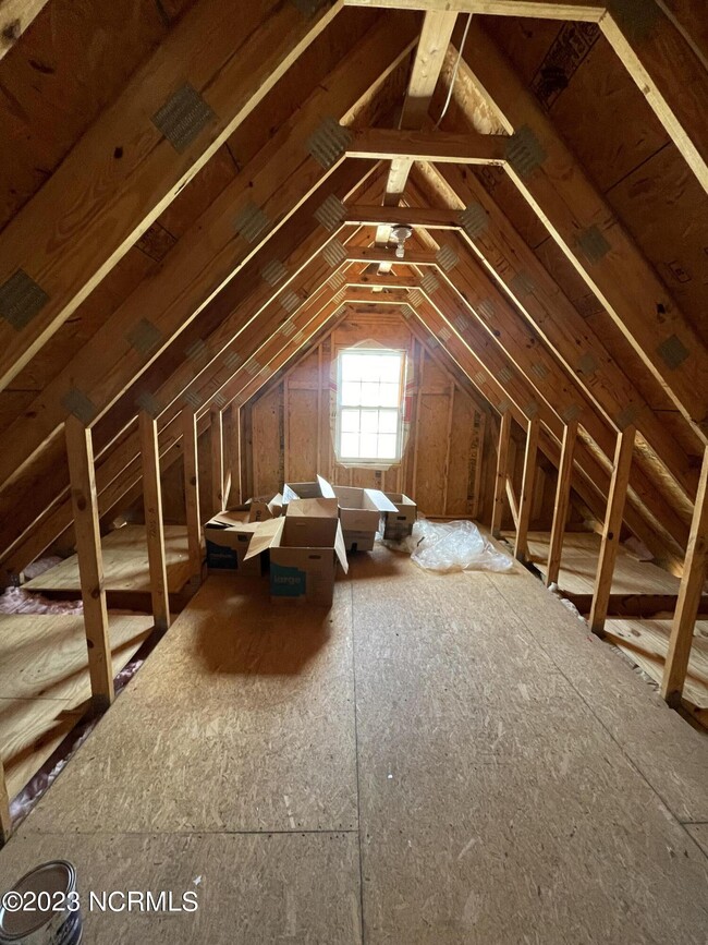 Building Photo - 405 Duncan Dr S