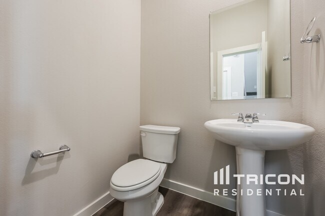 Building Photo - 205 Mansfield Ct