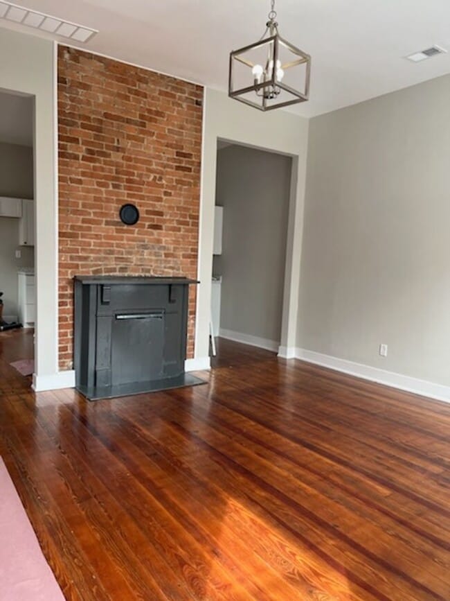Building Photo - Beautifully Renovated 2-bedroom Home in Shelby Park!