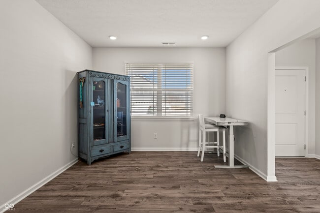 Building Photo - 1399 Hat Band St