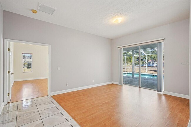 Building Photo - 918 Academy Dr