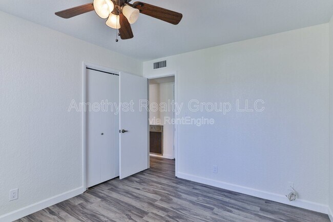 Building Photo - 4419 W Shaw Butte Dr