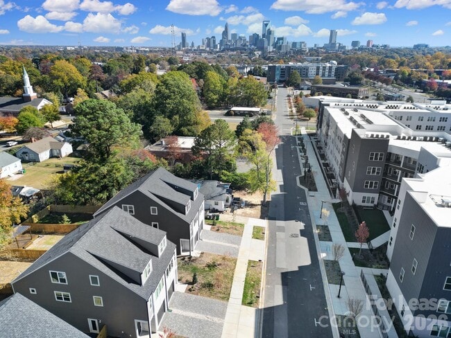 Building Photo - 2432 Arty Ave