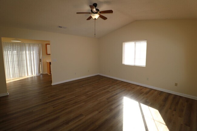 Building Photo - 4185 Kennison Village Dr