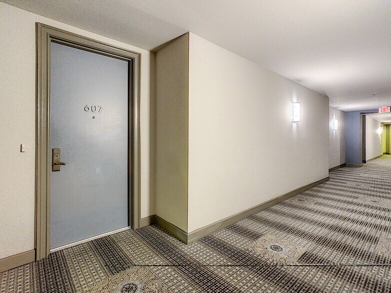 Building Photo - 100 S Eola Dr