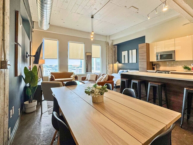 Building Photo - 500 S Ervay St