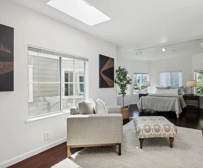 Building Photo - 28 Jennifer Pl