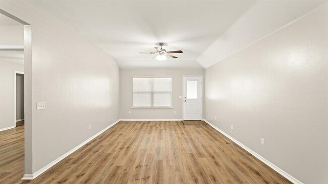 Building Photo - 621 Christian Ln