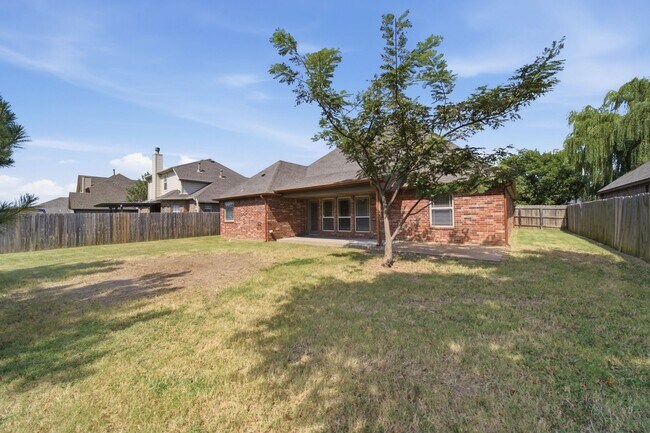 Building Photo - This well-designed home offers 3 bedrooms plus a flex room with a closet that can easily serve as...