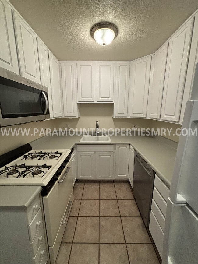 Building Photo - 500 Glenwood Cir