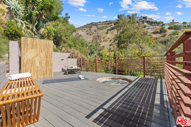 Building Photo - 1853 Nichols Canyon Rd