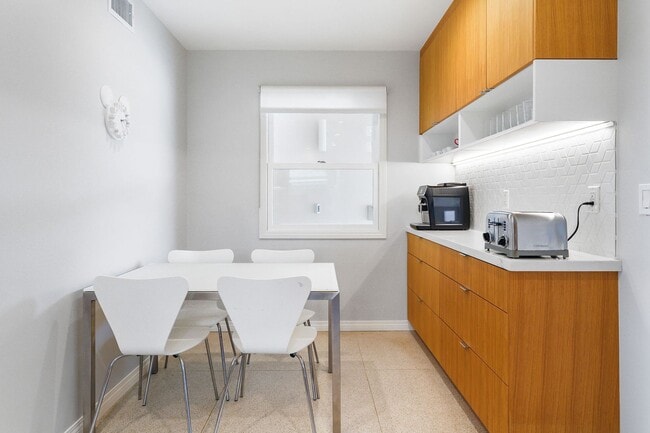 Building Photo - Updated Mid Century Home in Rancho Palos V...
