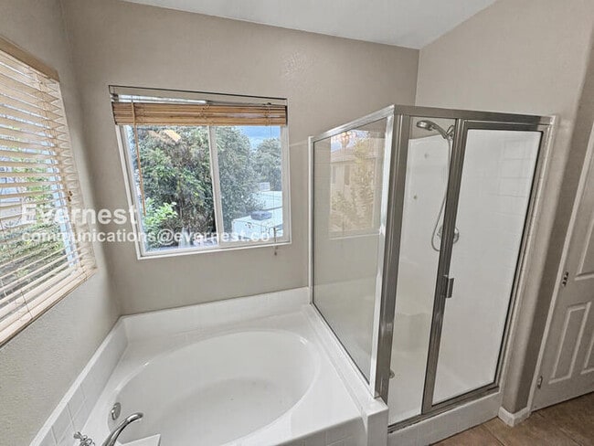 Building Photo - 1090 Azalea Ln