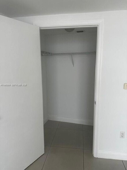 Building Photo - 1750 N Bayshore Dr