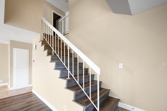 Building Photo - 1101 Golden Springs Dr