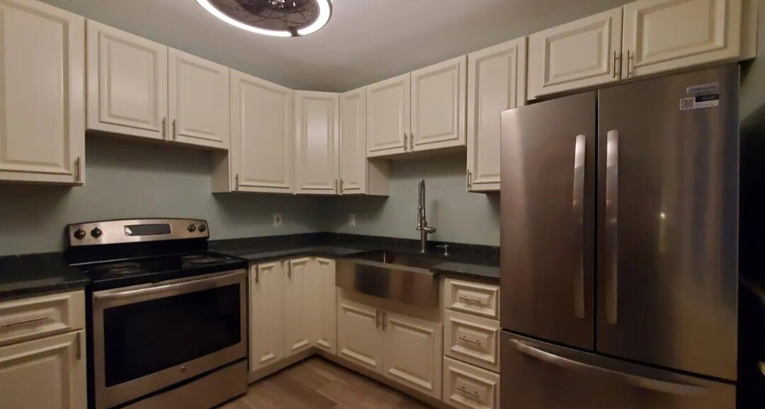 Building Photo - 425 Bird Ave