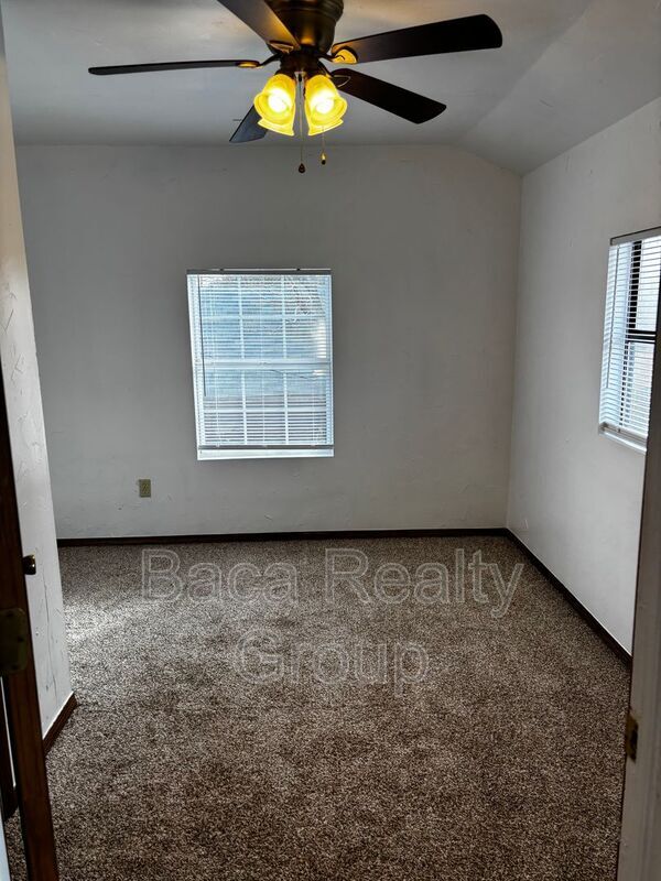 Building Photo - 112 E Jenkins St