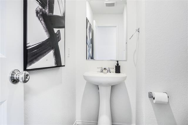 Building Photo - 1500 Teak Ln