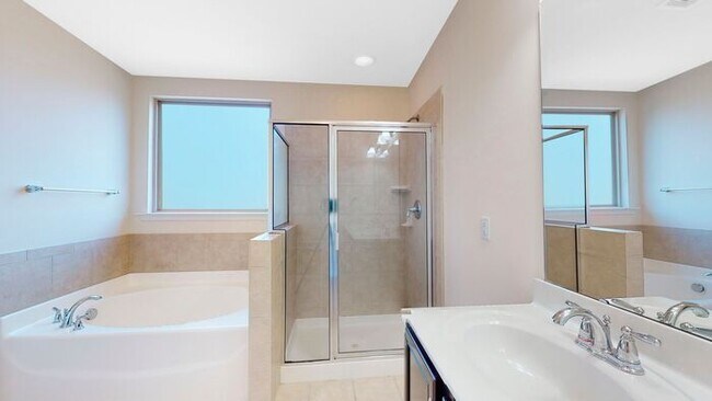 Building Photo - Inviting End Townhome with Loft, Granite Kitchen & 2-Car Garage , Near RTP, RDU, I-40 & I-540