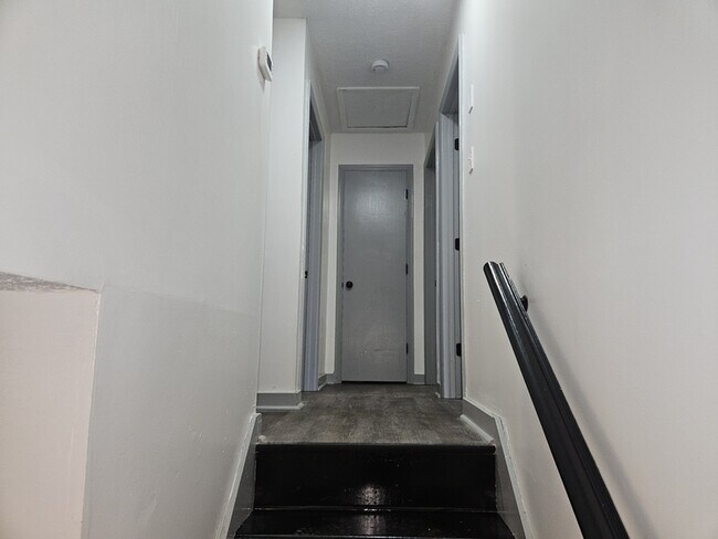 Building Photo - 415 College Dr