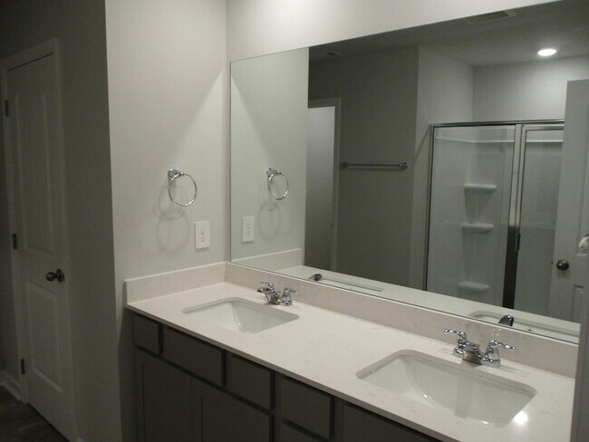 Building Photo - 515 Ferndale Pl