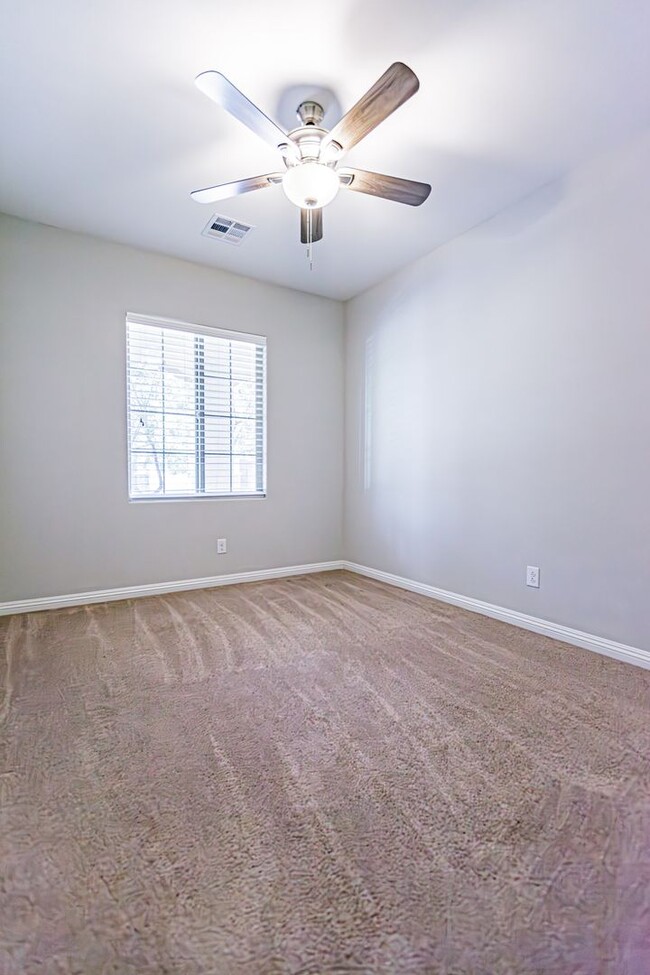 Building Photo - Beautiful Home in a Gated Community