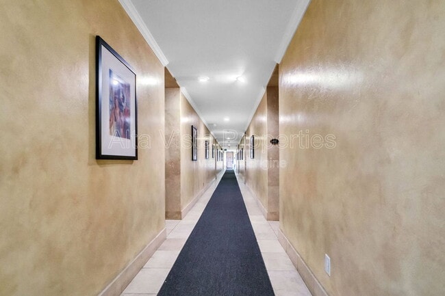 Building Photo - 935 Genter St
