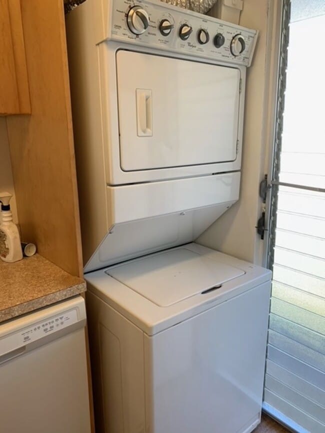 Building Photo - Northbrook-Melemanu -  2 Bedroom, 1 Bath Unit with 1 assigned parking