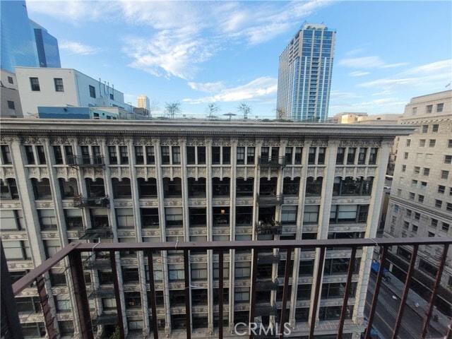 Building Photo - 312 W 5th St