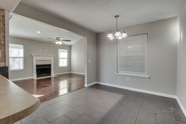 Building Photo - Spacious 3-bedroom home with bonus room, fenced yard, and 2-car garage in Country Hollow.