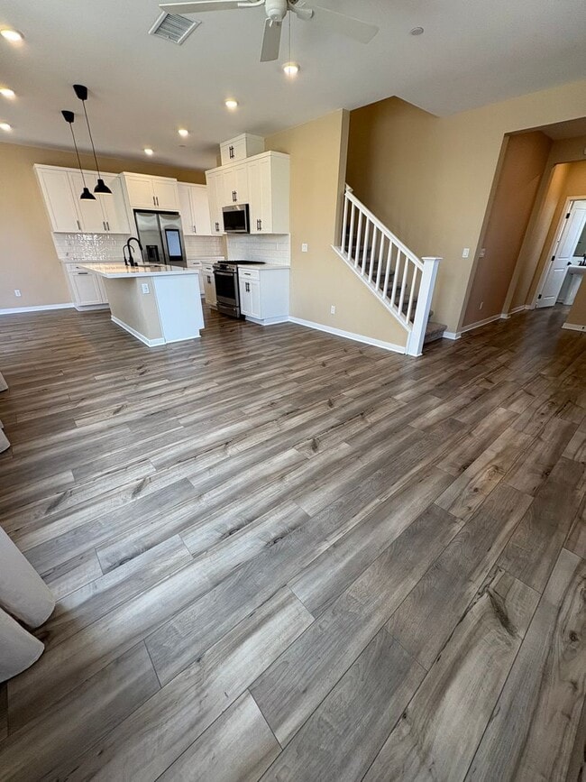 Building Photo - Beautiful Home Bedford Community!