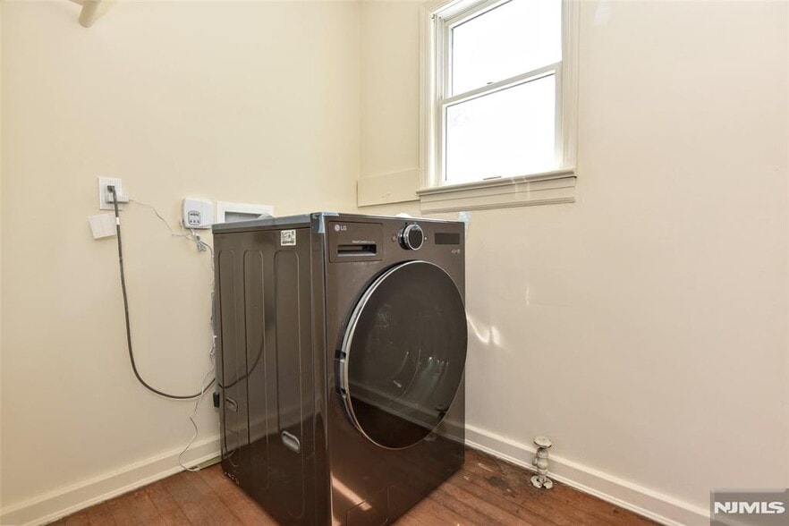 all in one Washer-Dryer - 28 Reid Ave