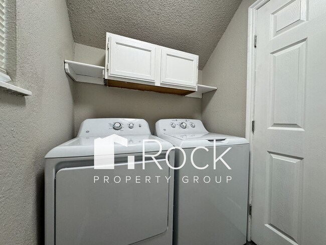Building Photo - Move In by August 15 & Get $1,000 Off! 3 Bedroom Townhome in West OKC