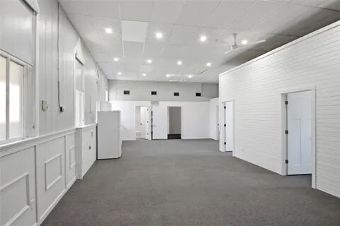 Building Photo - 104 E Barker St