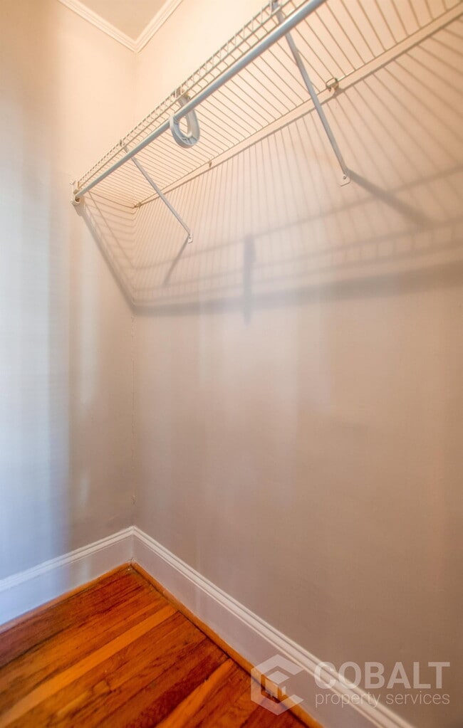 Building Photo - 674 Somerset Terrace NE