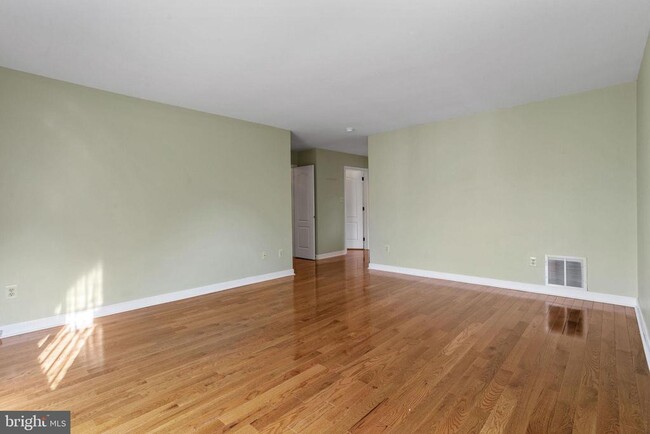 Building Photo - 210 Bullock Dr